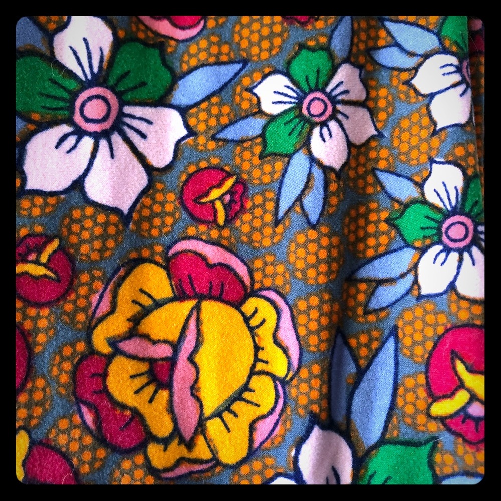 LuLaRoe bold pattern Tall & Curvy leggings
